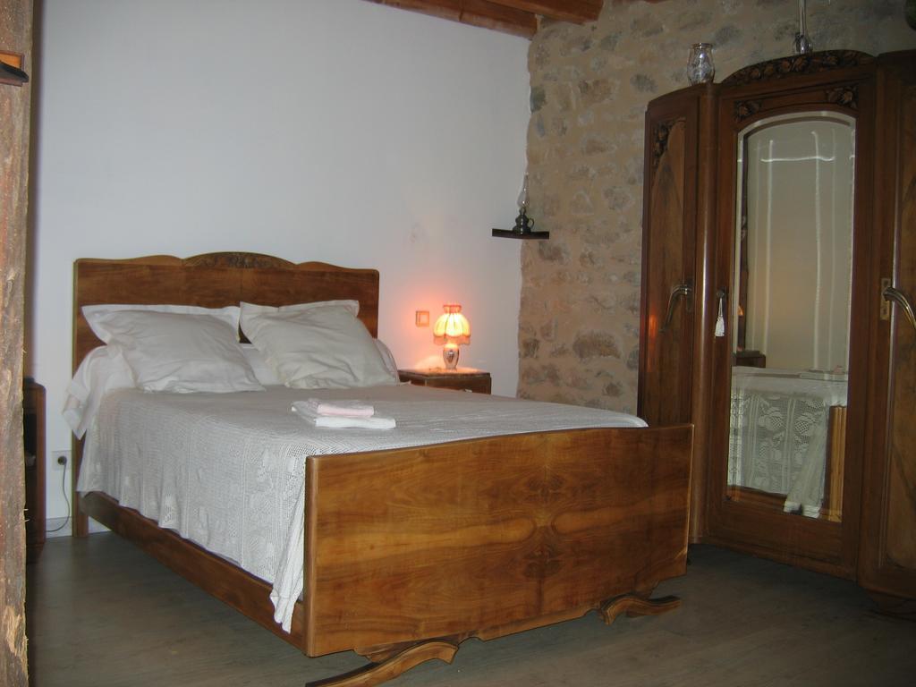 La Ferme Des Genets Bed & Breakfast Medeyrolles Eksteriør bilde